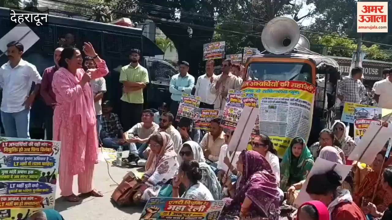 Dehradun:Selected LT candidates held a rally demanding appointments and staged a protest after marching to the Secretariat