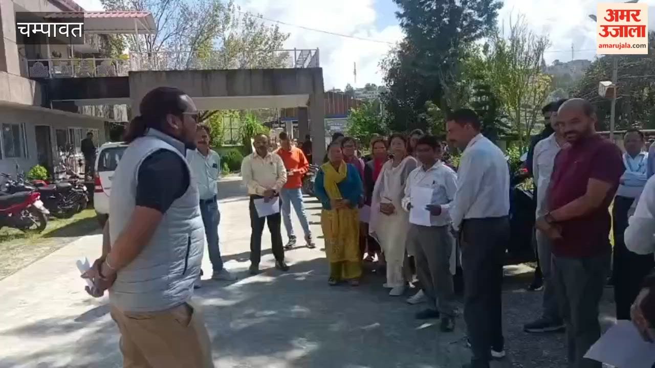 Employees protest demanding the restoration of the old pension scheme; copies of the NPS and UPS acts were burned.