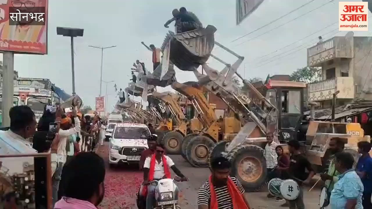 procession was welcomed in Dala with a shower of flowers from 20 bulldozers