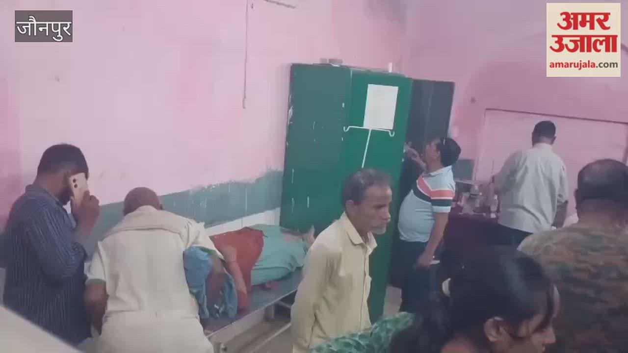 Jaunpur: Bike collides with a tree fallen on the road near Khanpur Chaurwan; three people,injured; undergoing treatment at the district hospital