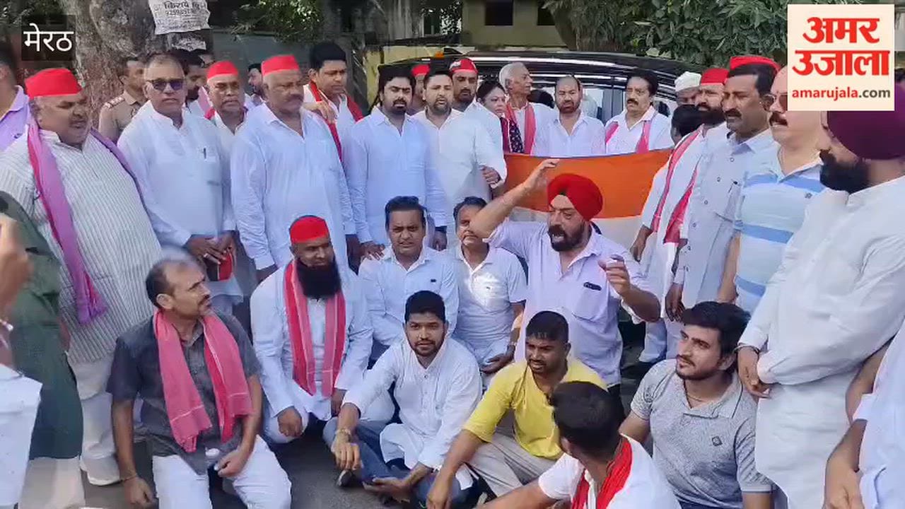 Meerut: SP workers staged a protest, demanding the removal of Chief Election Commissioner Gyanesh Kumar.