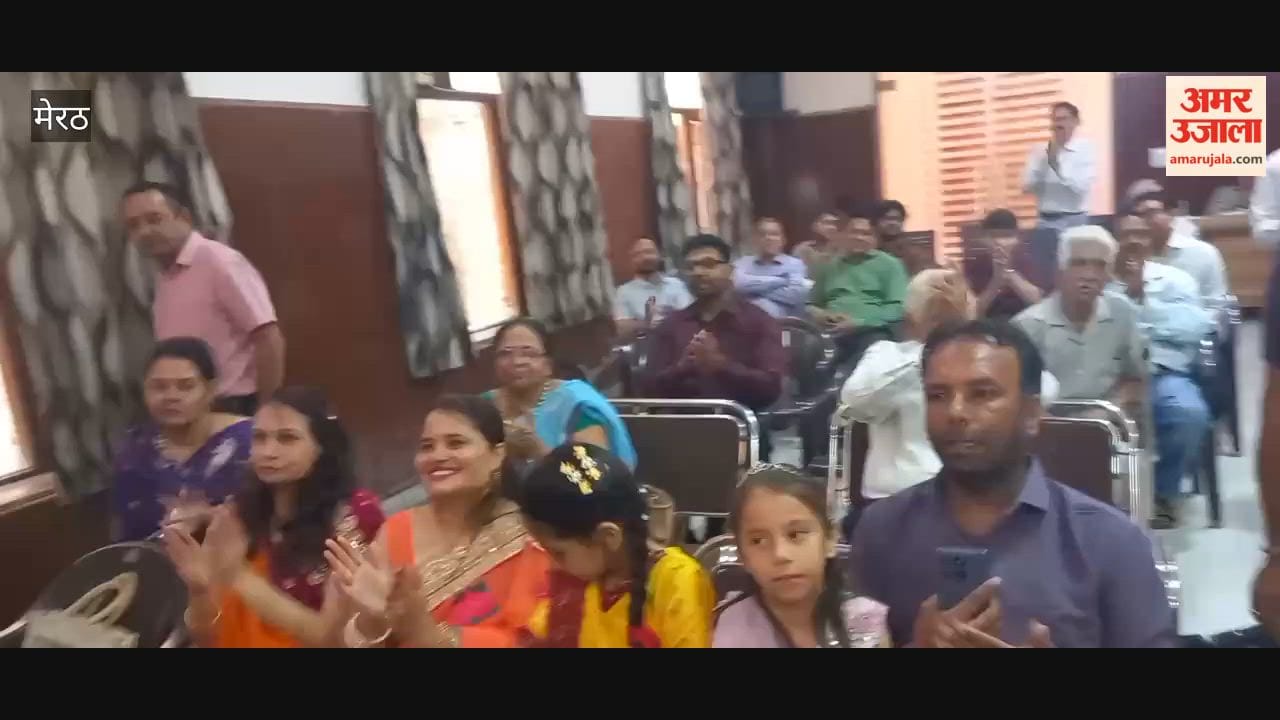 Meerut: Children recited poems on Lord Mahavir.
