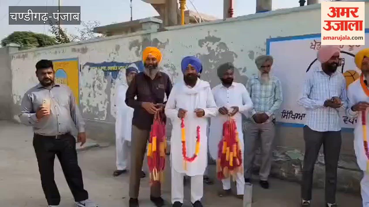 Retired Subedar accorded a rousing welcome with drums and music upon his arrival in his village in Guruharsahai.