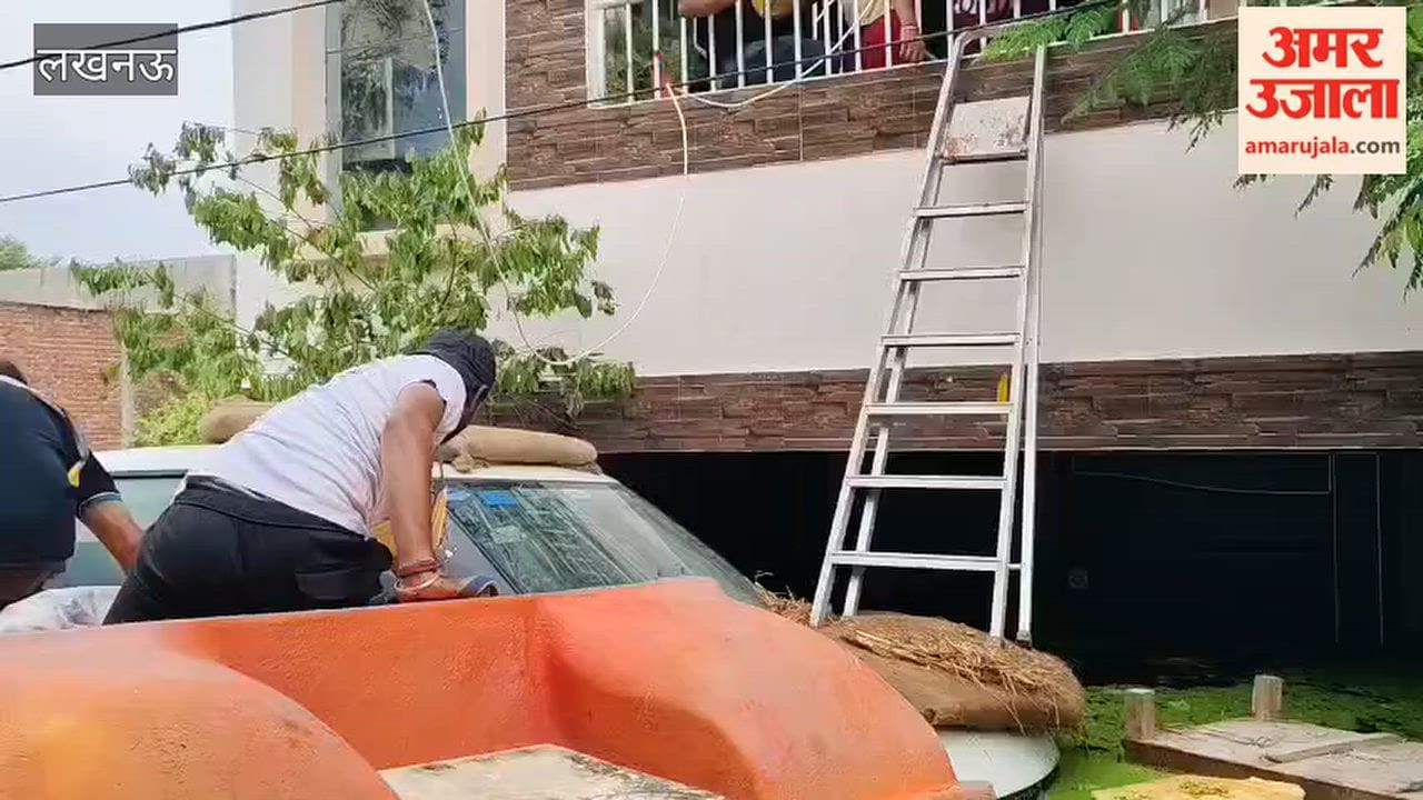 Gomti River floods in Lucknow people in Faizullaganj living on rooftops