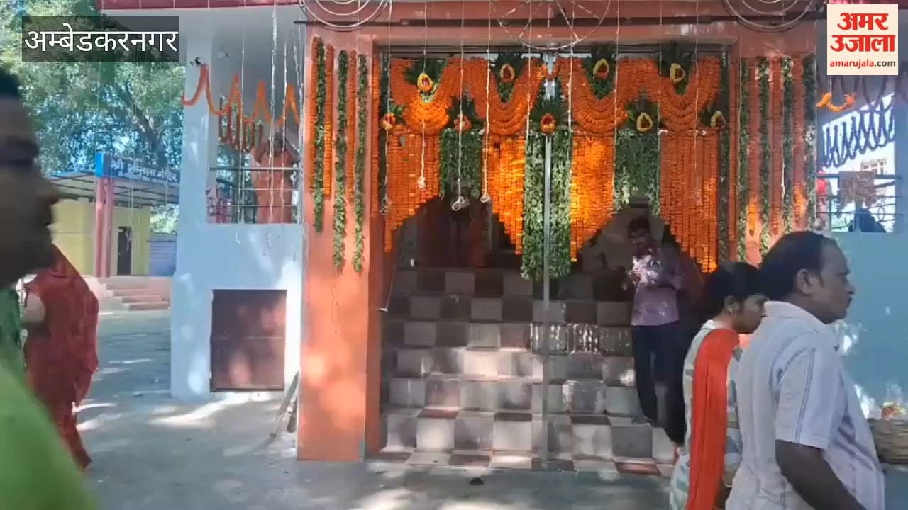 अंबेडकरनगर में नवरात्र के पहले दिन मंदिरों में उमड़ी श्रद्धालुओं की भीड़