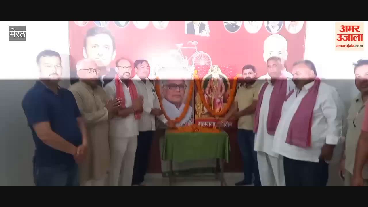 Meerut: Birth anniversaries of Loknayak Jayaprakash and Maharaja Agrasen celebrated.