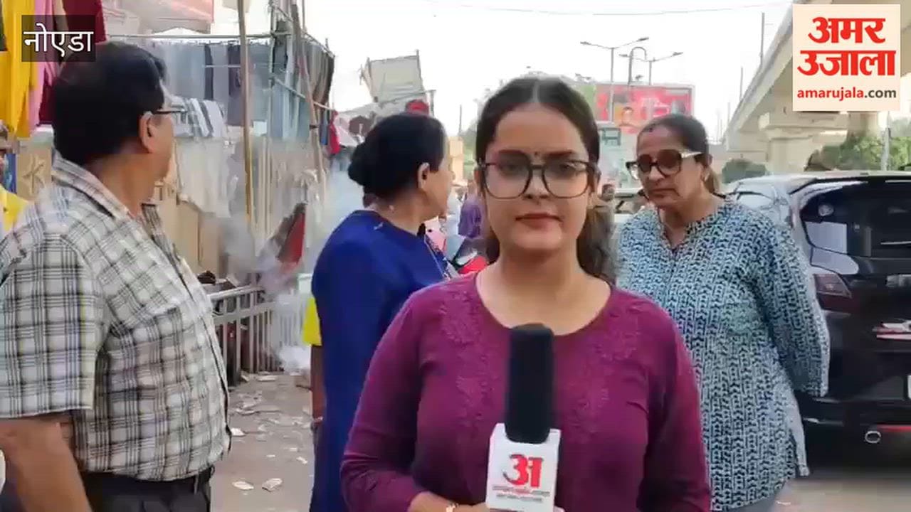 Street vendors set up stalls on roads in Noida Sector-18 traders express displeasure