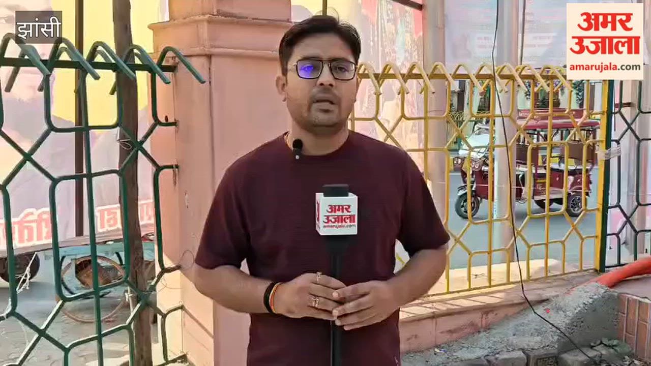 Jhansi Municipal Corporation: Illegal hoardings proliferate across the city once again.