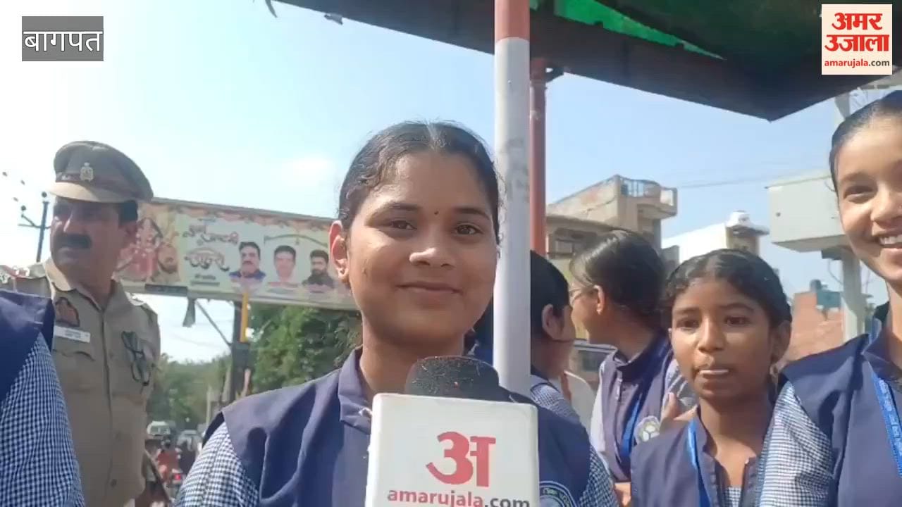 Baghpat: Girl Students Manage Traffic Under Mission Shakti, Promote Helmet and Seat Belt Use