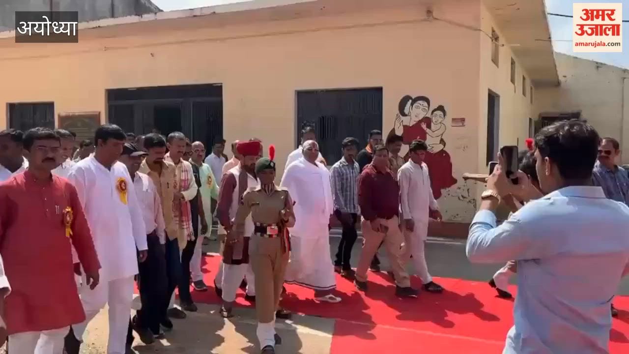 Farewell and Felicitation Ceremony for Retired Teacher Held in Ayodhya