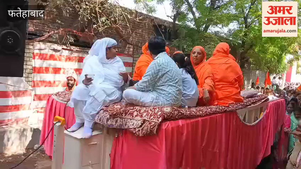 The 113th Yoga Janm Mahotsav was celebrated with great fanfare at Kutiya Shant Sarovar, with the ceremonial procession receiving a warm welcome at various points along the route.