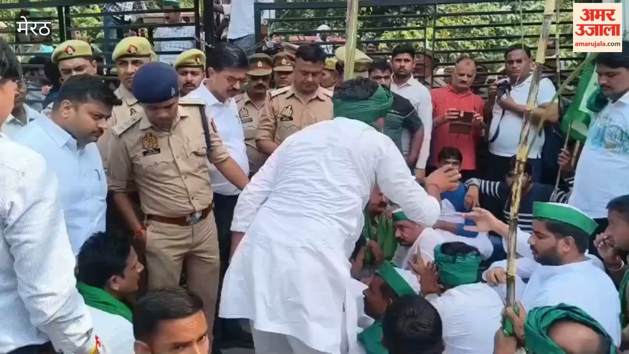 Meerut: Farmers Clash Verbally with Police at Collectorate, Allegation of ASP Being Pushed During Protest