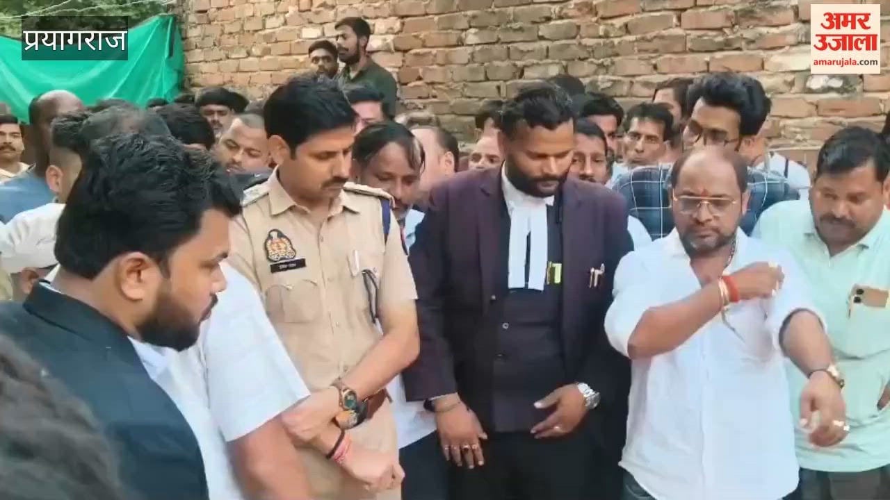 Police and administration are working to persuade the wife and children of Satish Srivastava to agree to his funeral.