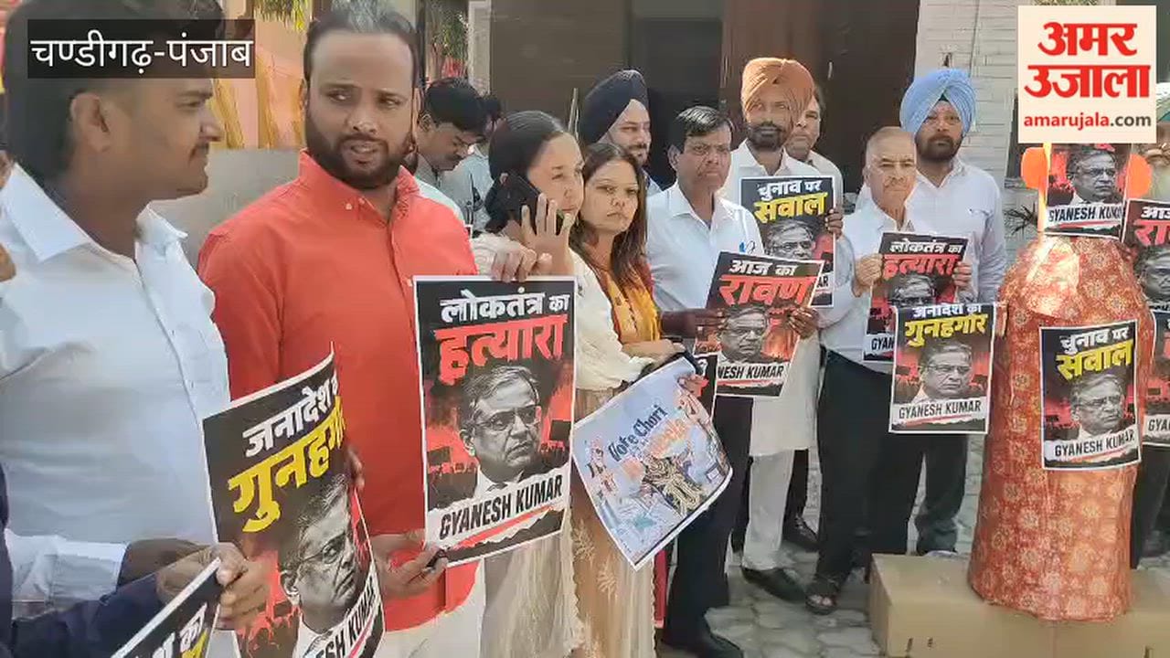 Chandigarh Congress burns effigy of CEC Gyanesh Kumar in Sector 35