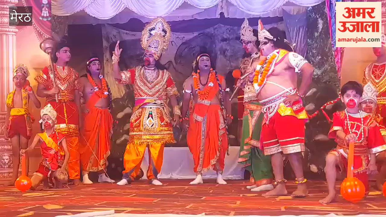 Meerut: Staging of the dialogue between Angad and Sugriva at the Rajban Ramlila