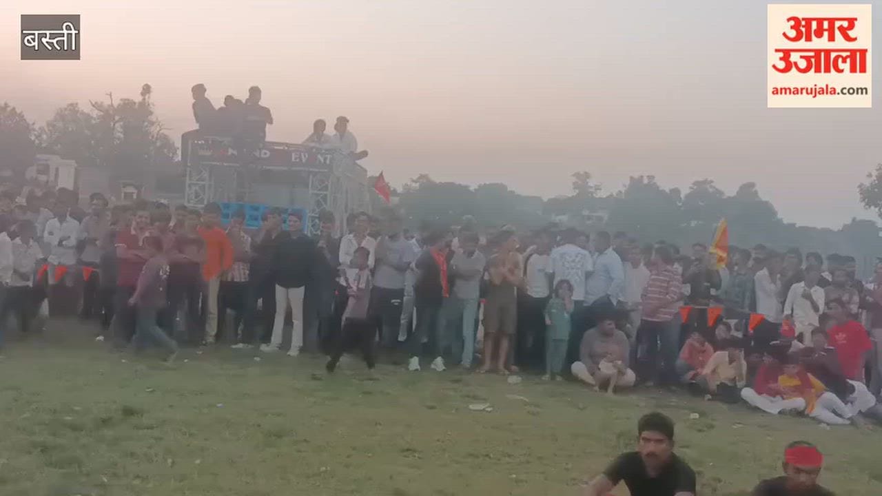 An effigy of Ravana was burnt at the confluence of the Kuanon and Manwar rivers in Lalganj Bazar.