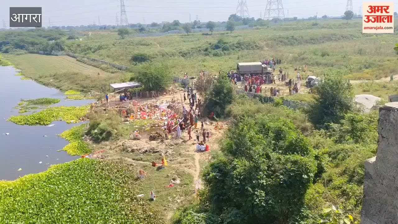 Chants echoed at the *kunds* (ritual water bodies) along the Khari River as Goddess Durga was bid farewell with teary eyes.