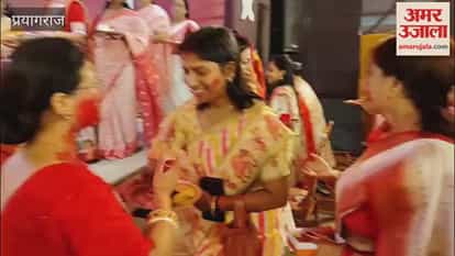 Married women bid farewell to Goddess Durga with the 'sindoor daan' (offering of vermilion) ritual; great enthusiasm was witnessed in the pandals.