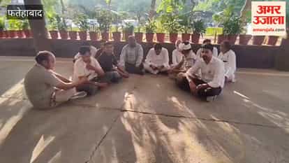 Villagers from Bhirdana and Dariyapur protest against the power crisis in Fatehabad; stage a sit-in at the Mini Secretariat.