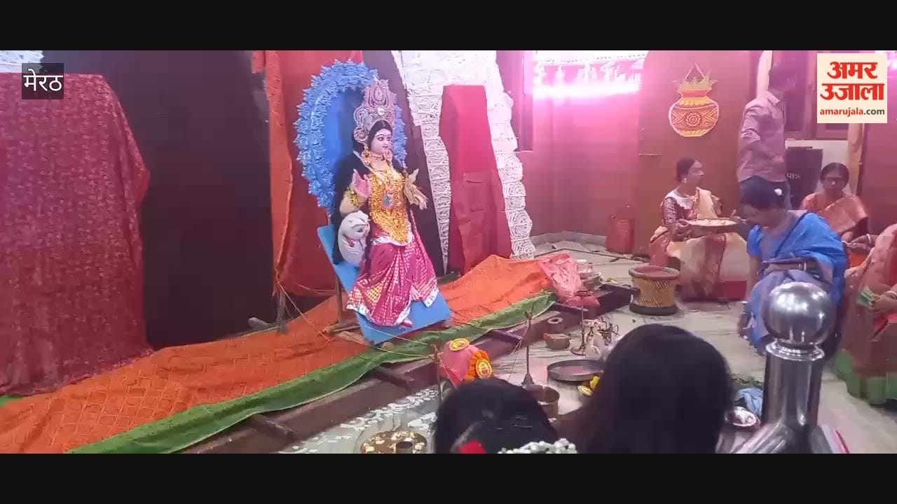 On Sharad Purnima, the Bengali community distributed *kheer* (milk-based rice pudding) as *prasad*.