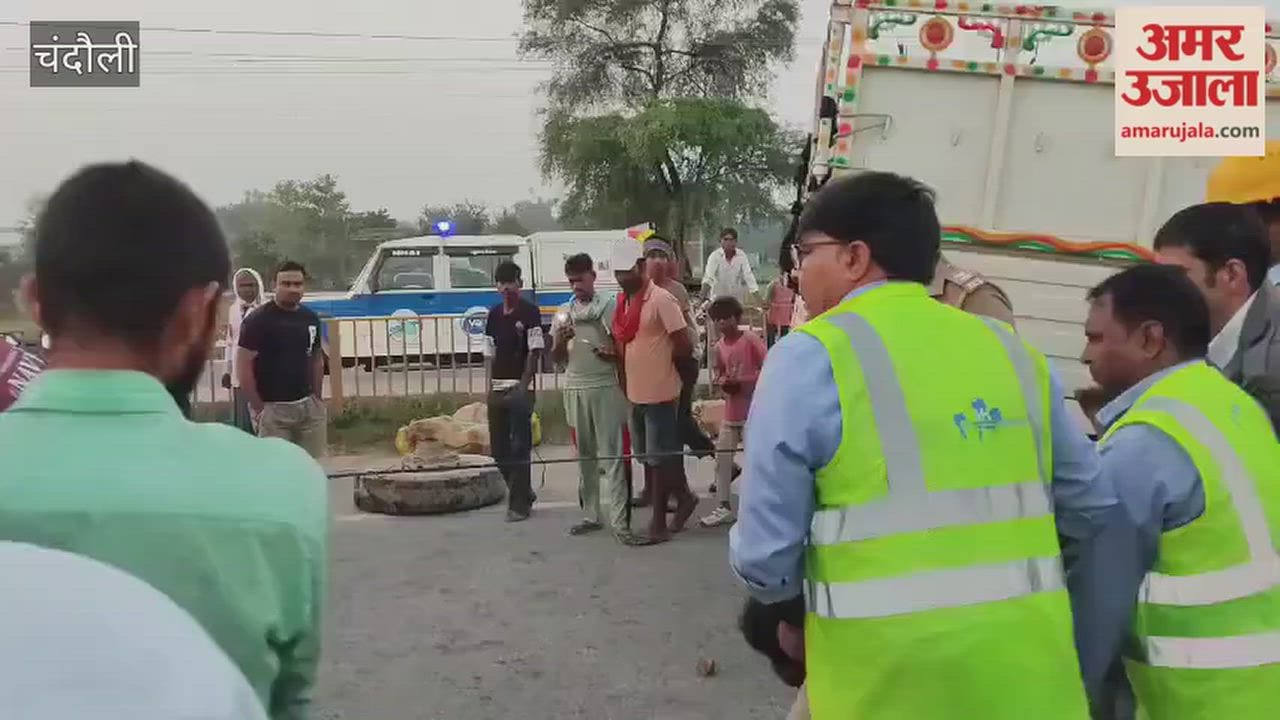 Trailer rams into pickup truck loaded with elephant foot yams; driver killed; VIDEO