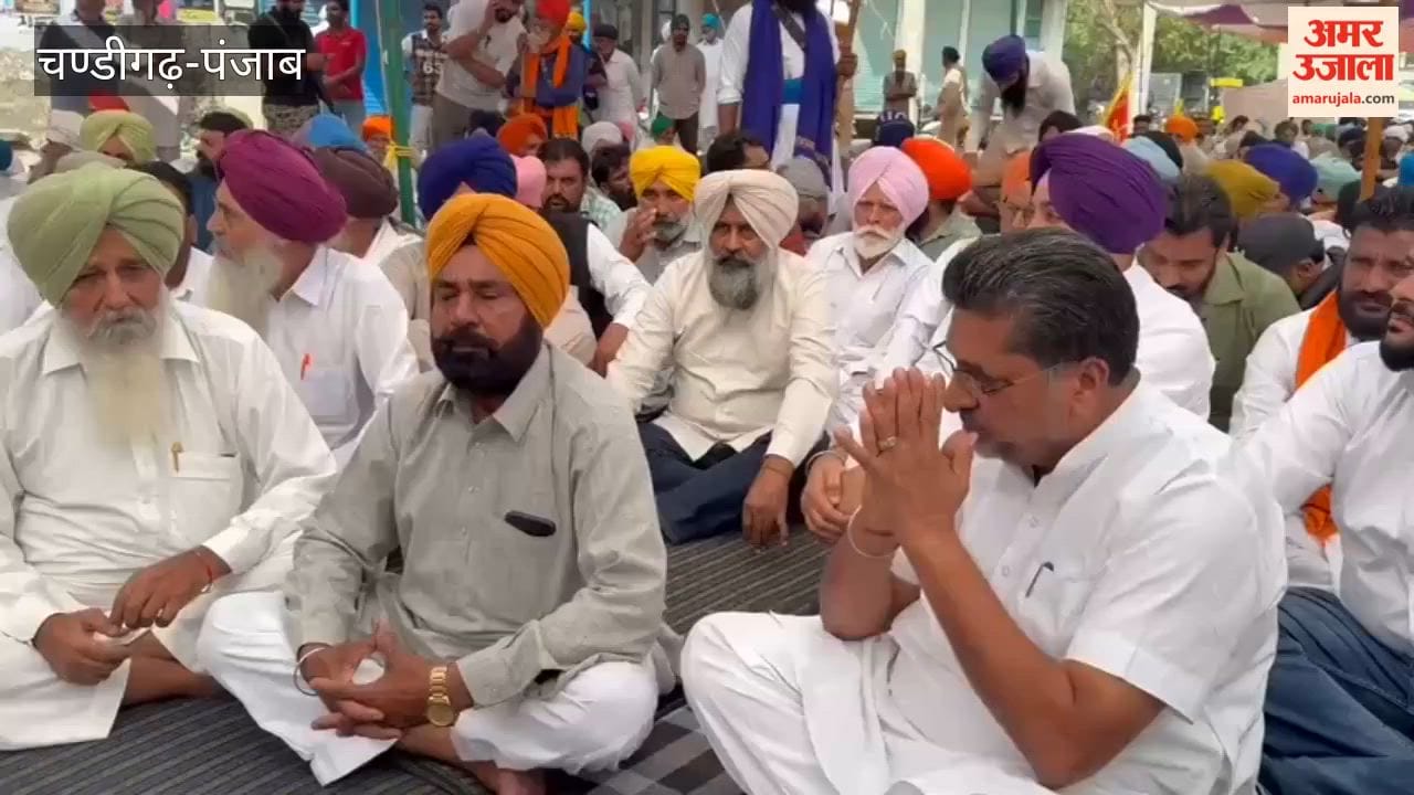 Punjab Congress President Pargat Singh arrived at the protest being held against the Jhota murder case