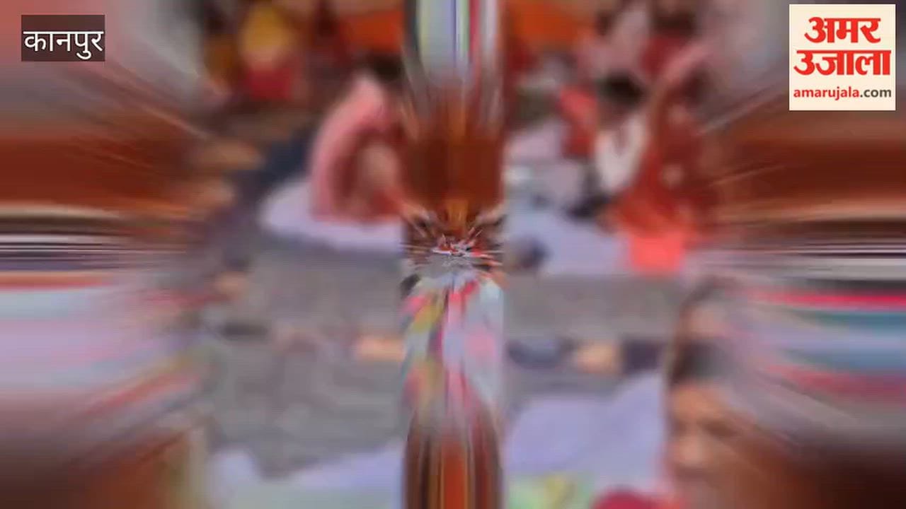 Kanpur: Unconventional wedding attire at a mass marriage ceremony in Bidhnu