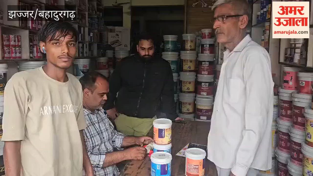 Preparations for house painting ahead of Diwali in Badli; painting work gains momentum. Crowds of customers at hardware stores in the market.