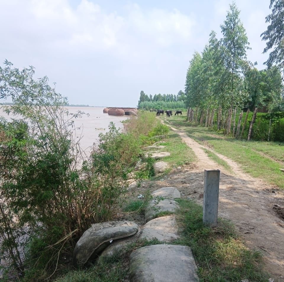 रविवार को घटा खन्नौत नदी का जलस्तर। संवाद