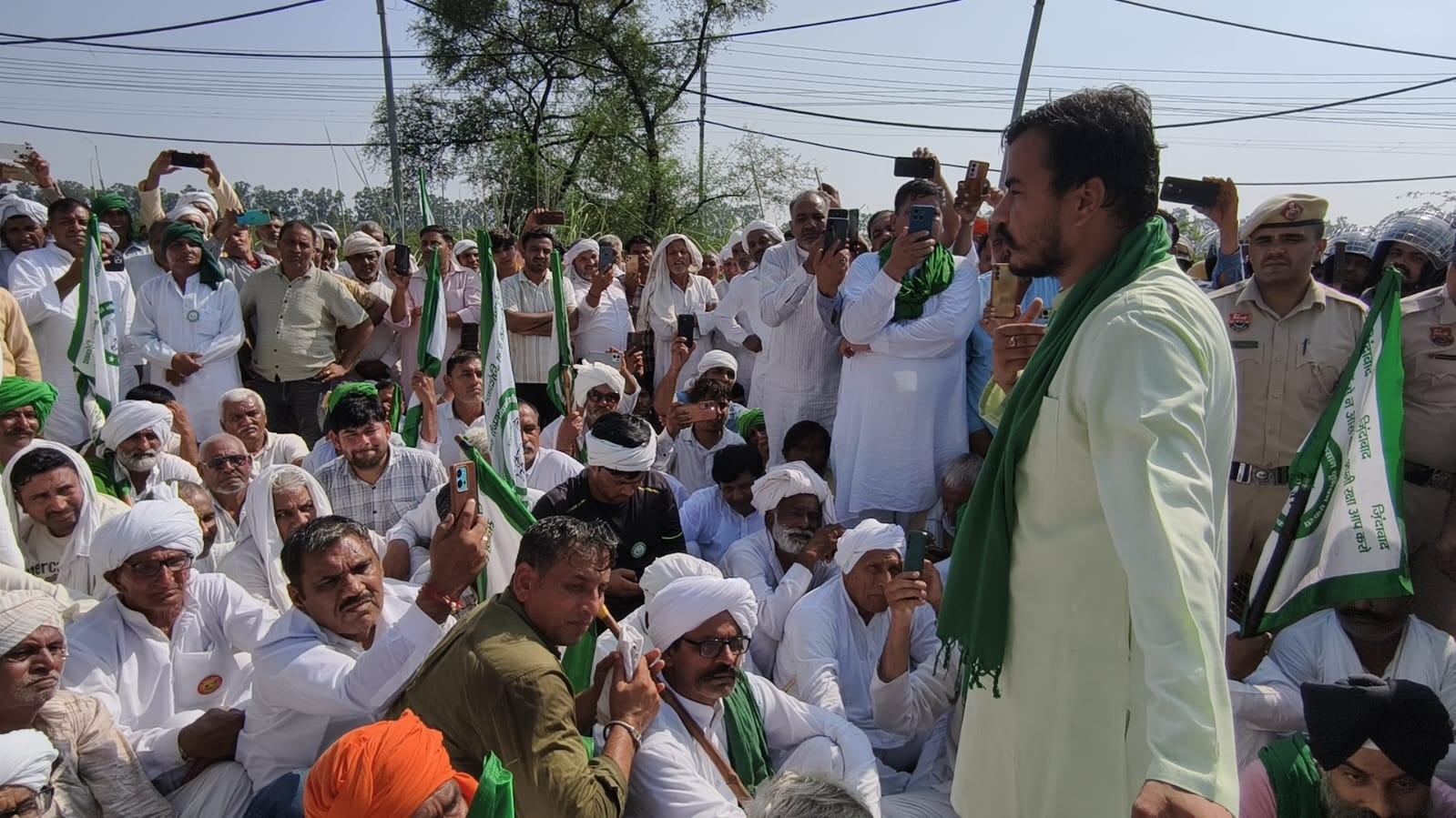 फोटो: सोनीपत के गांव सोहटी में भाकियू एकता सिद्धूपुर के प्रदेश अध्यक्ष अभिमन्यु कोहाड़ की अगुवाई