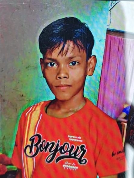 अरुण कुमार की फाइल फोटो और बिलखते परिजन। संवाद