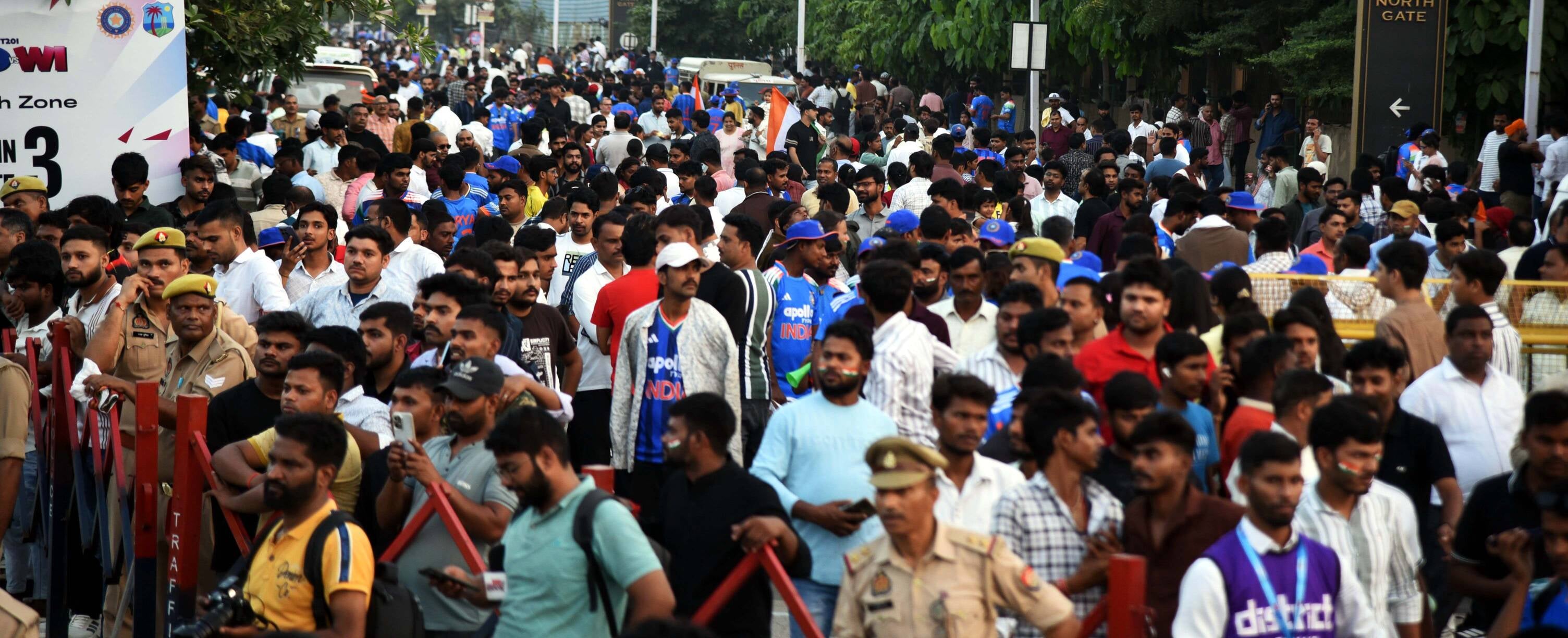 इकाना स्टेडियम में दिखा क्रिकेट का विराट जुनून