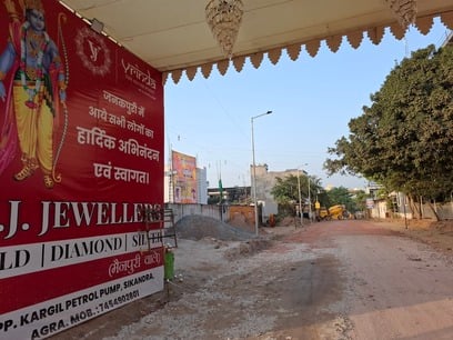 जनकपुरी में अधूरे पड़े काम
