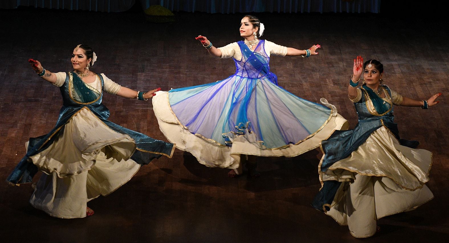 कथक और कजरी से सजी अवध की शाम