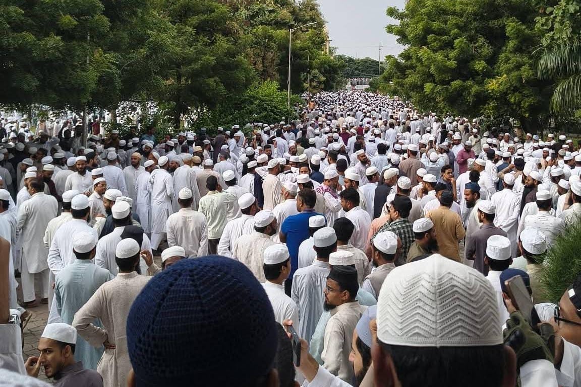 मौलाना सईदुर्रहमान आजमी नदवी के निधन पर डालीगंज कब्रिस्तान में अंतिम संस्कार के लिए नदवे में नम