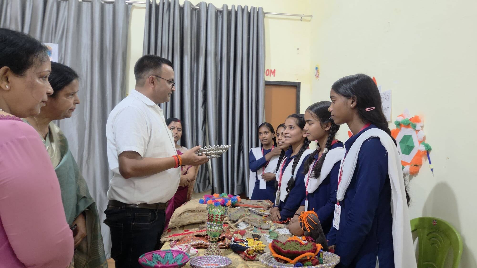 छात्राओं ने लगाई विज्ञान प्रदर्शनी