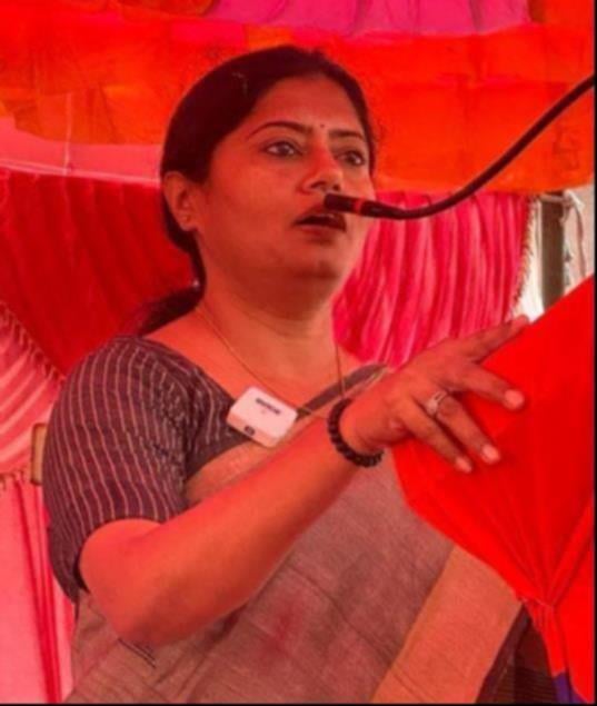 इटियाथोक के रमवापुर नायक में आयोजित कार्यकर्ता सम्मेलन को संबोधित करतीं सिराथू विधायक पल्लवी प