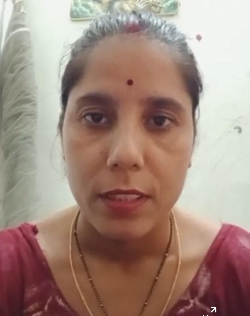 अलीगंज में नवरात्र के प्रथम दिन पूजा अर्चना करते भक्त। संवाद