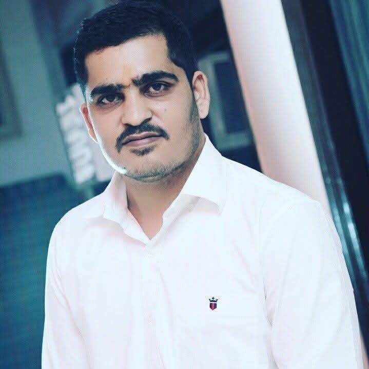 नालागढ़ बवासनी मांग पर सड़क के किनारे बैठे बंदरों के झुंड- संवाद।