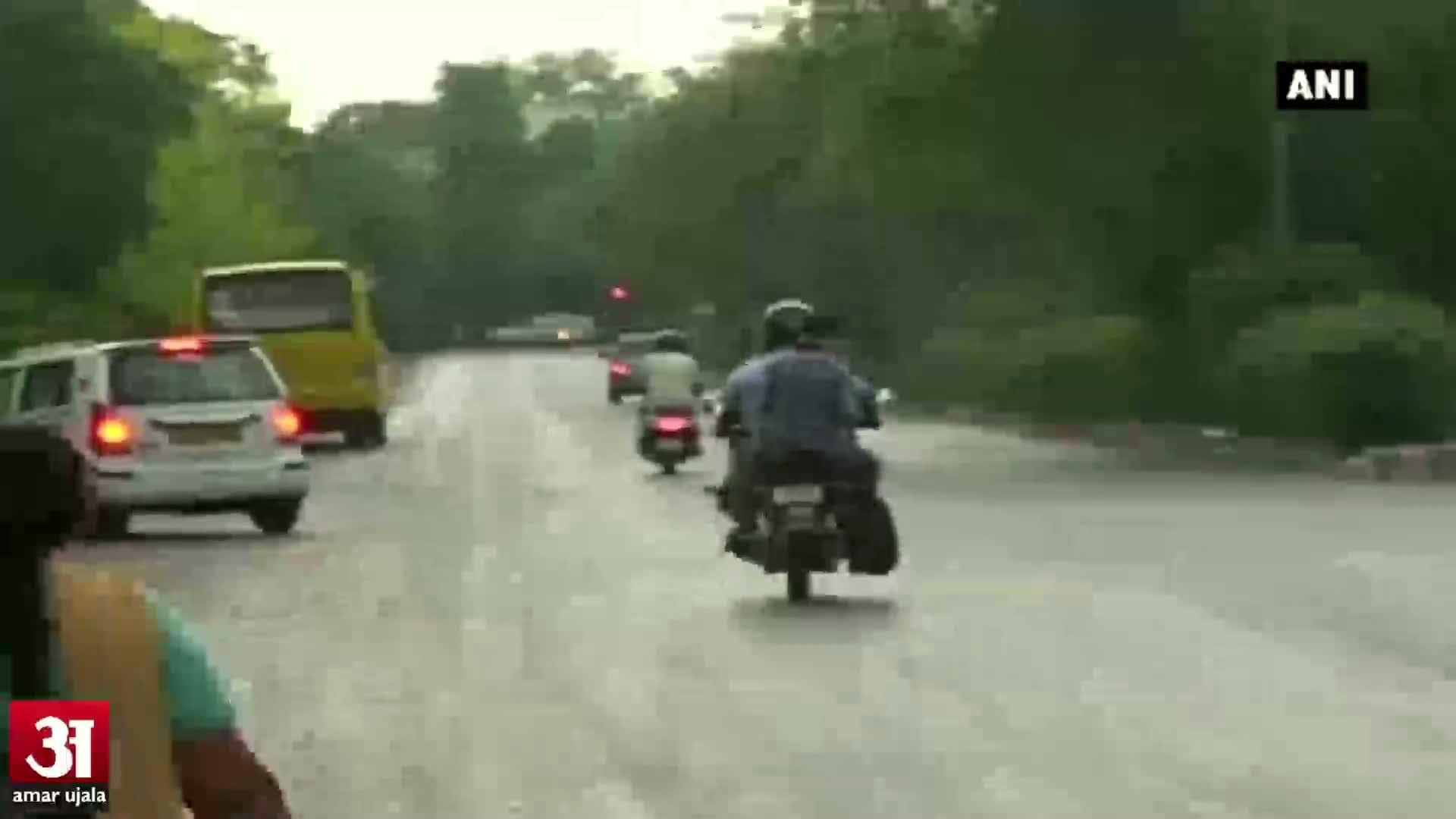 दिल्ली में मौसम हुआ सुहाना