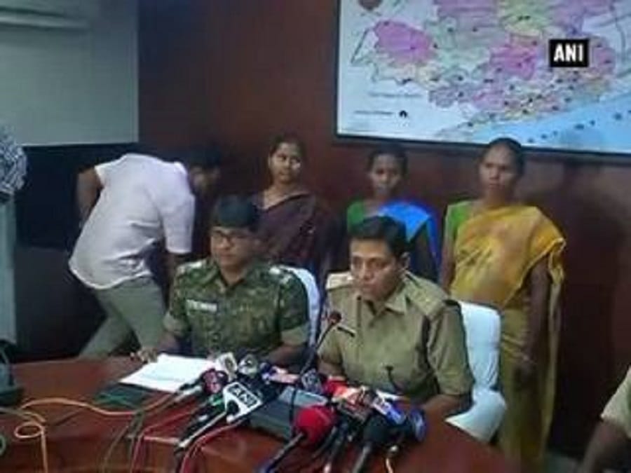 तीन महिला माओवादियों ने किया आत्मसमर्पण